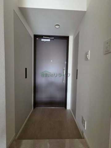 玄関　※参考写真です。反転タイプのお部屋になります。