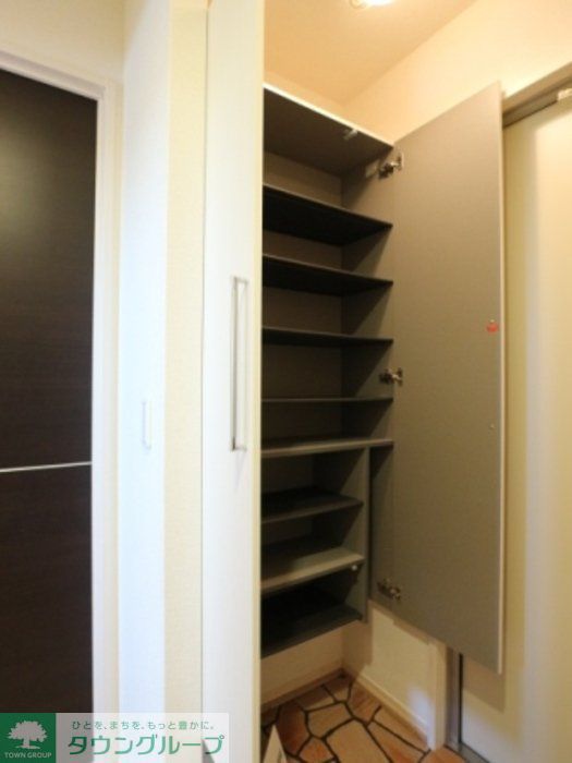 玄関　※別号室参考写真です