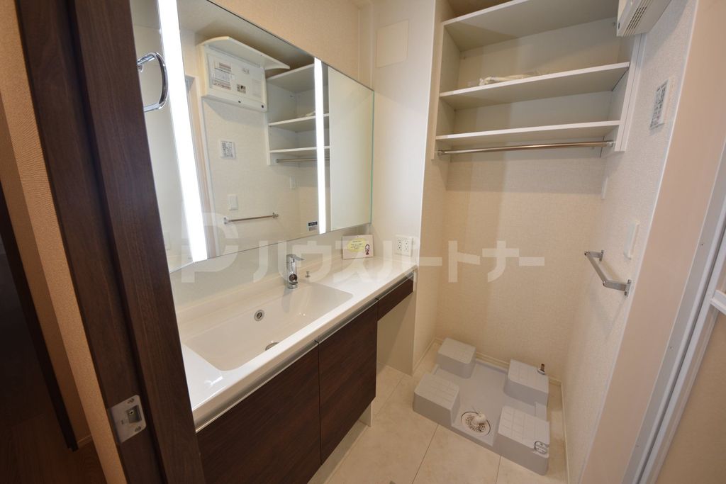 洗面設備　収納