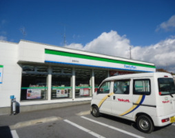 コンビニ　ファミリーマート　彦根原町店（コンビニ）まで400m