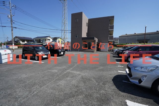 駐車場　車をお持ちの方に嬉しい駐車場付きの物件です