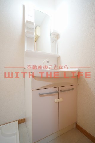 洗面設備　朝の支度にも助かる、独立の洗髪洗面化粧台