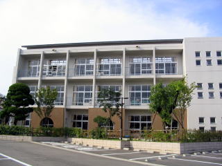 小学校　岡垣町立山田小学校（小学校）まで680m