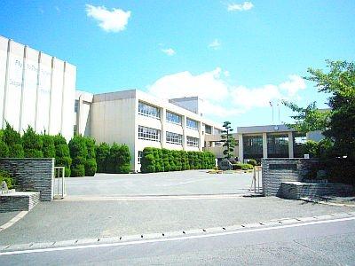 中学校　岡垣町立岡垣東中学校（中学校）まで1238m