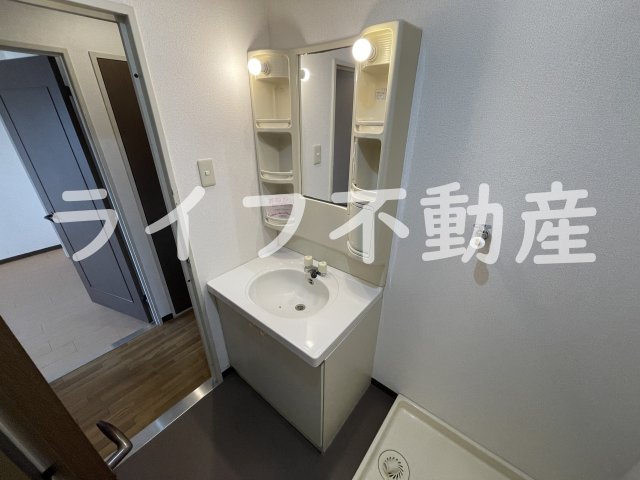 洗面設備　独立洗面台、朝の身支度には欠かせません