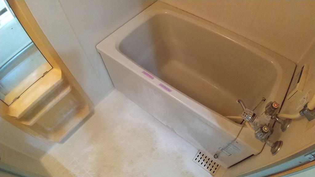 バス・シャワールーム　シンプルで機能的なユニットバスです