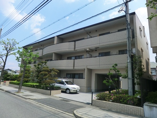 建物外観　敷地内に駐輪しペースあります