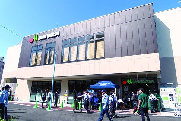 スーパー　マルエツ上井草駅前店（スーパー）まで220m