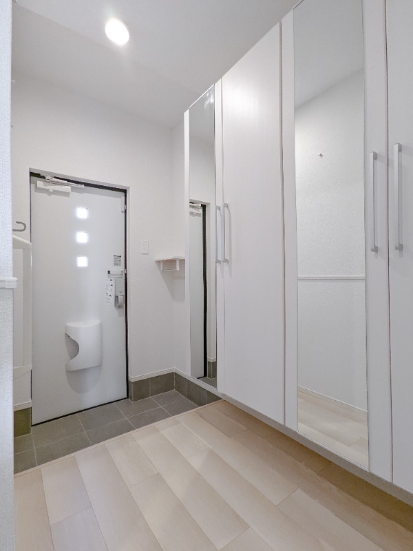 玄関　図面と現状に相違がある場合には現状を優先