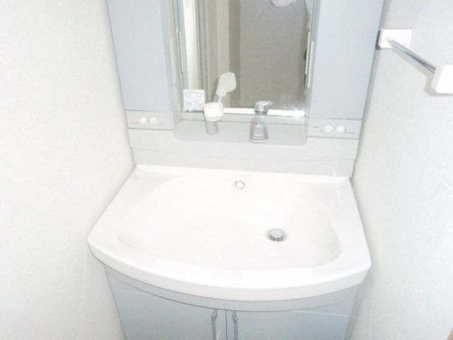 洗面設備　★朝の支度に便利な独立洗面台付です★