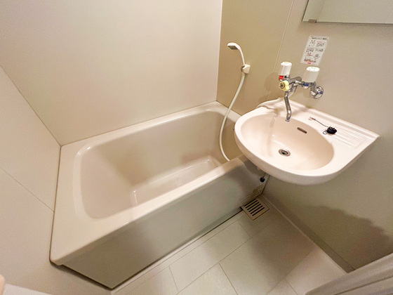 バス・シャワールーム　※別部屋の写真です