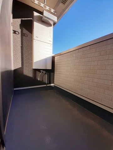 バルコニー　外からの目が気にならないバルコニーで洗濯物が干せます