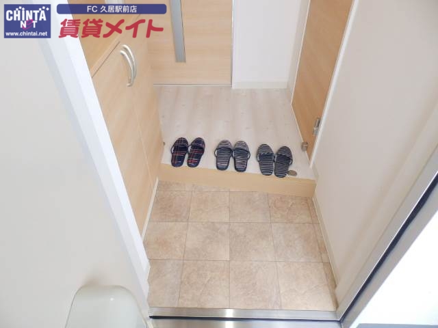 玄関　同物件別室反転タイプ画像