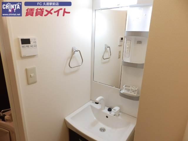 洗面設備　同物件別室反転タイプ画像