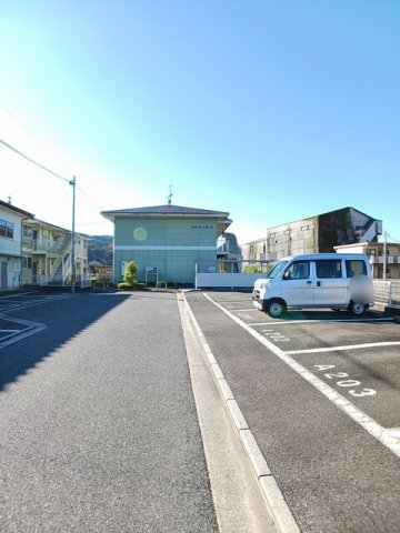 駐車場　駐車場に車を止められます