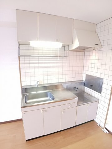 キッチン　コンパクトなキッチンで掃除もラクラク