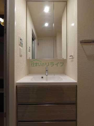 洗面設備　別部屋の参考写真です。