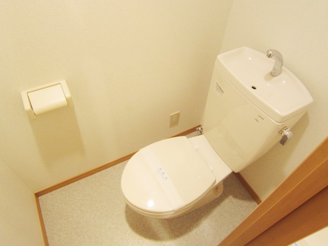 トイレ　※別号室の参考写真です。