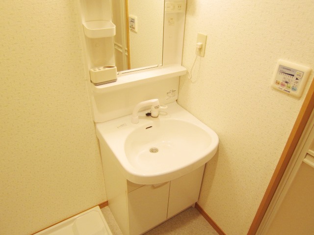 洗面設備　※別号室の参考写真です。