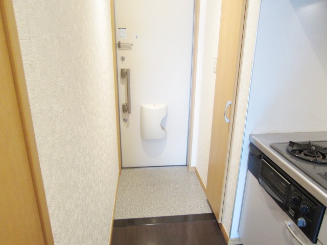 玄関　※別号室の参考写真です。