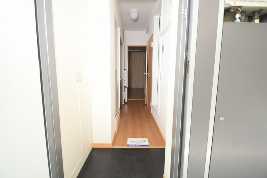 玄関　他のお部屋の参考写真となります。