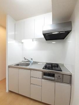 キッチン　ガスコンロとグリル付システムキッチン