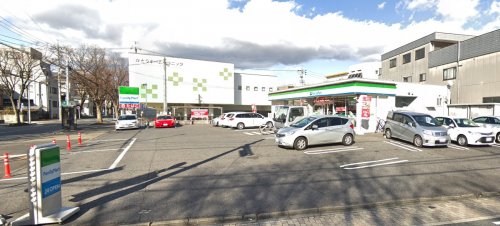 コンビニ　ファミリーマート 城西二丁目店（コンビニ）まで367m