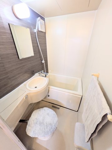 トイレ　落ち着いた色調のトイレです