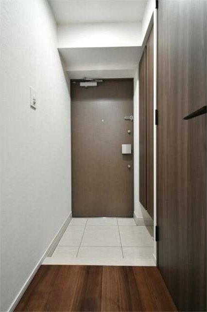 玄関　同物件別タイプのお部屋です