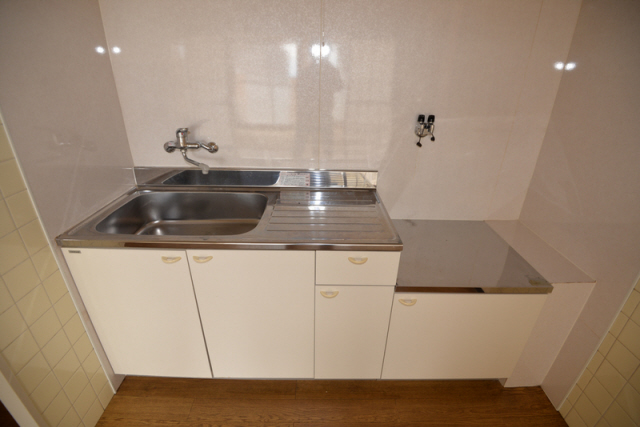 キッチン　コンパクトなキッチンで掃除もラクラク