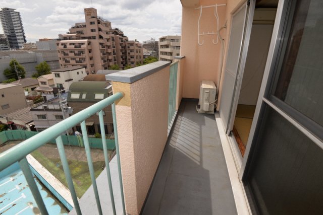 バルコニー　開放的で明るい空間を演出してくれるバルコニーです