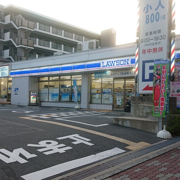 コンビニ　ローソン 吹田千里山東四丁目店（コンビニ）まで291m