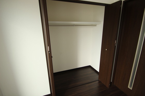収納　※他部屋の写真です。