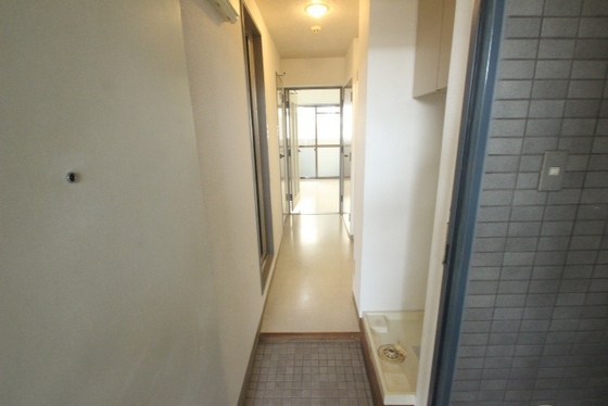 玄関　※別号室の写真です