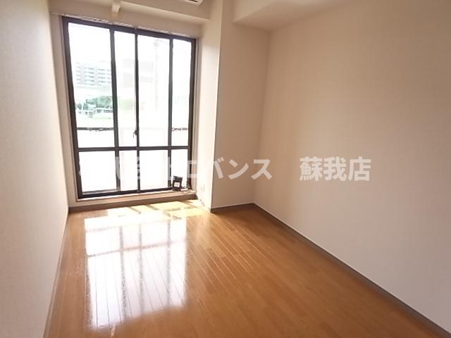 居室・リビング　こちらの居間で趣味の時間をお楽しみください