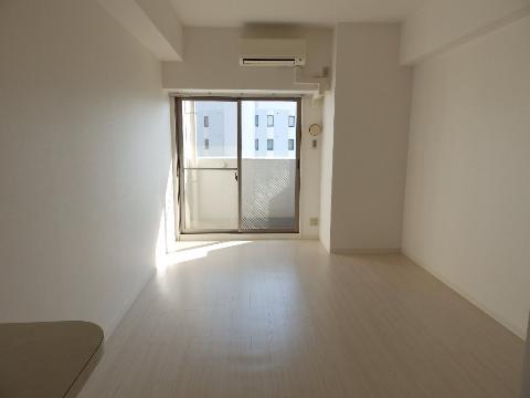 居室・リビング　室内