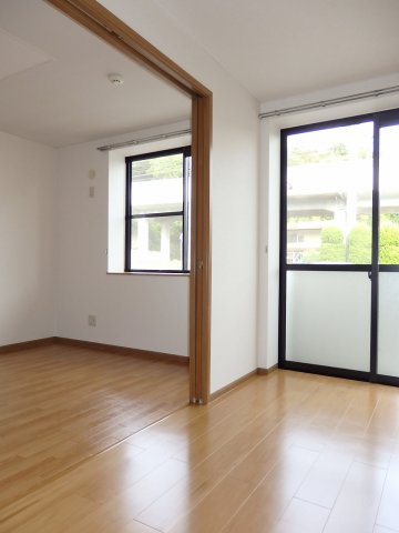 居室・リビング　ゆったり過ごせる居間です