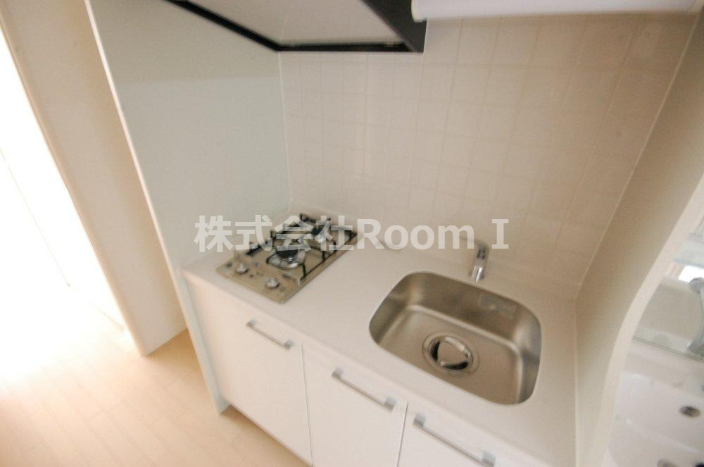 キッチン　コンパクトなキッチンで掃除もラクラク