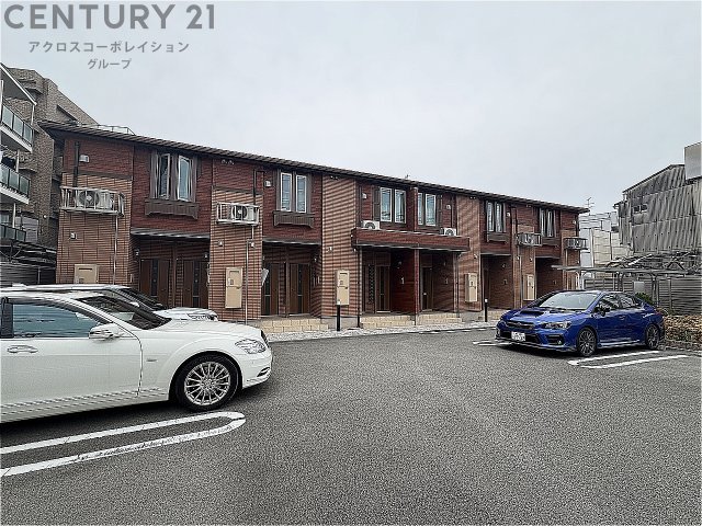 建物外観　敷地内に駐車場あります！