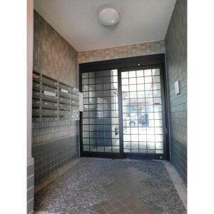 エントランス　オートロックなのでセキュリティ面でも安心です♪