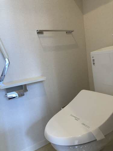 トイレ　別号室の写真です（反転）