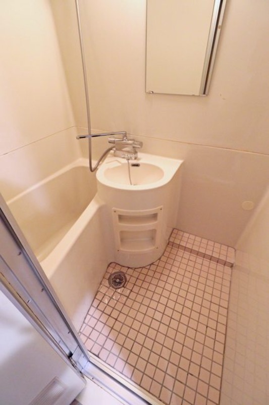 バス・シャワールーム　図面と現状に相違がある場合には現状を優先