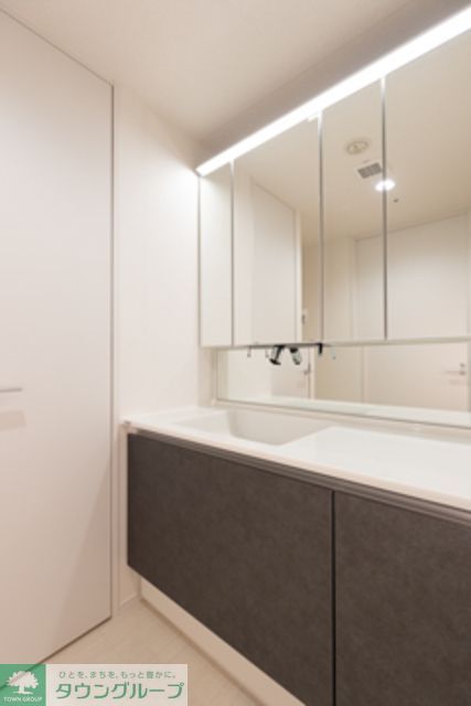 洗面設備　※写真は同タイプ住戸です。