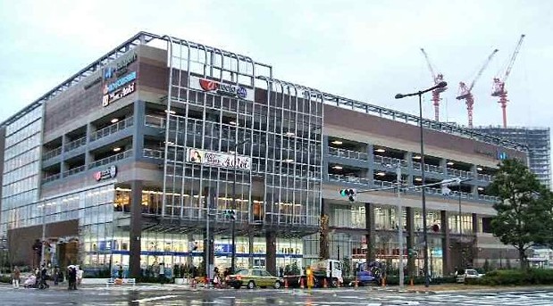 ショッピングセンター　ららぽーと豊洲店（ショッピングセンター）まで690m