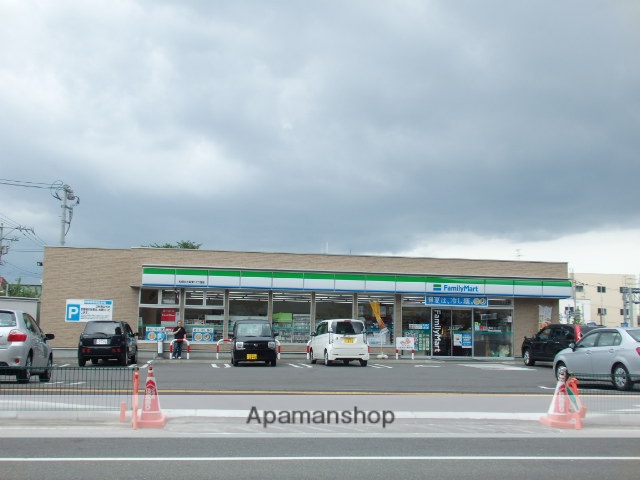 コンビニ　ファミリーマート（コンビニ）まで456m