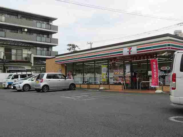 コンビニ　セブンイレブン（コンビニ）まで700m