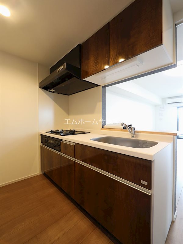 キッチン　システムキッチン（ガス3口グリル付）