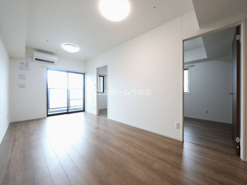 バルコニー　LDK15.0帖　エアコン付　バルコニーに面しています