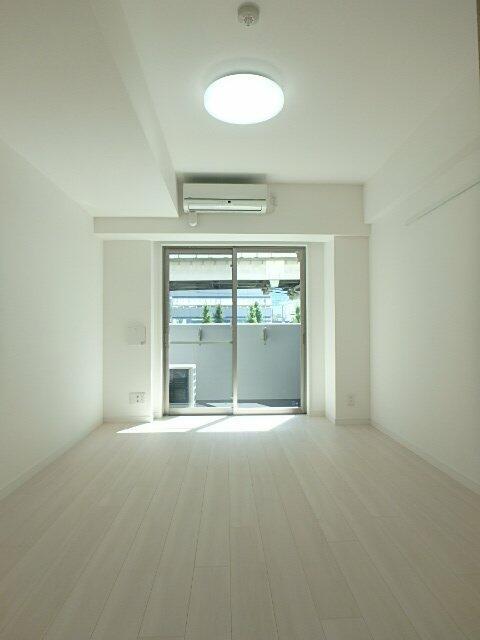 居室・リビング　洋室?