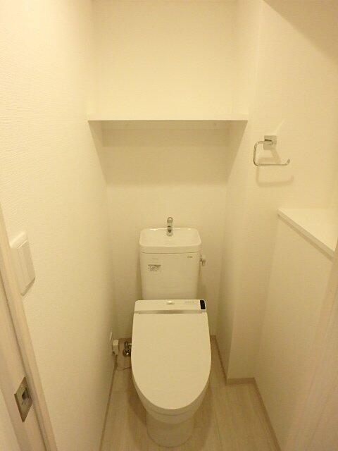 トイレ　シャワートイレ?